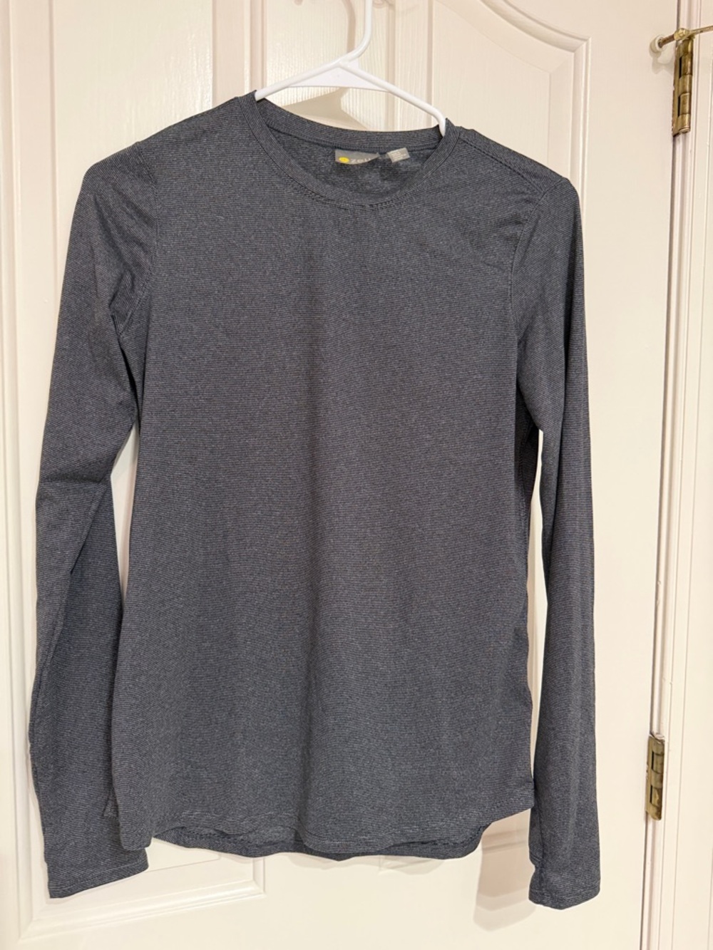 Zella XS Gray Moisture-Wicking Long-Sleeve Top